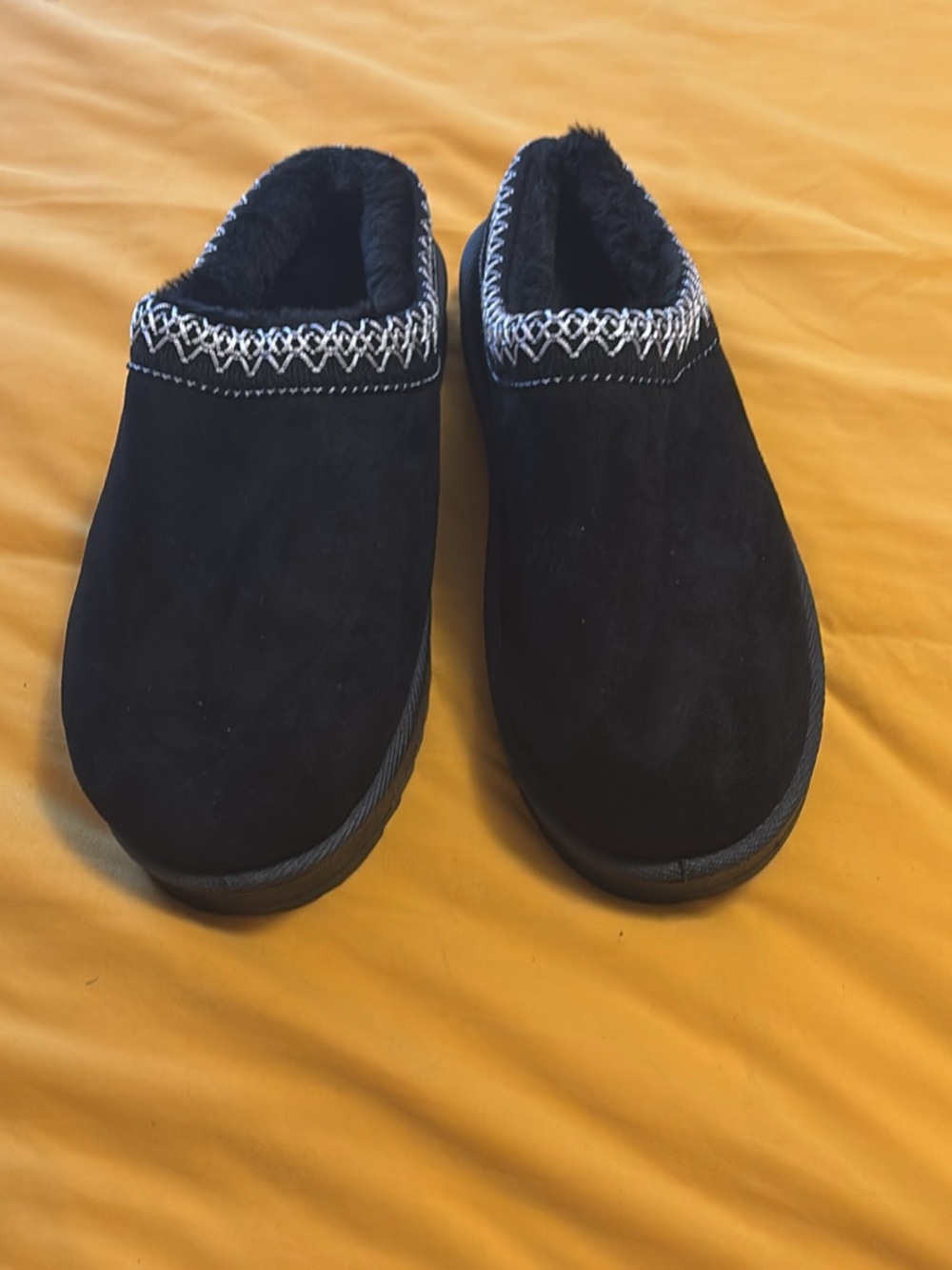 SHEIN Black Faux Fur-Lined Moccasin Slippers with White Stitch Trim